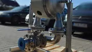 Pneumatska membranska pumpa s ugrađenim ublaživačem pulsacija
